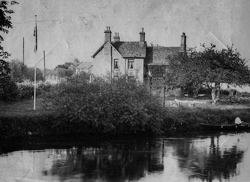 Photography by Henry Taunt of the Swan Hotel, Radcot, 1903