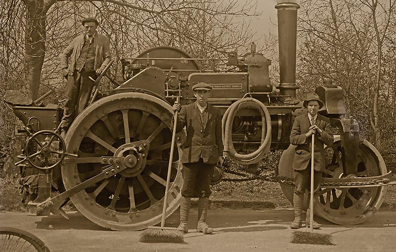 Steam-powered road roller in the Fringford area, circa 1894-1910
